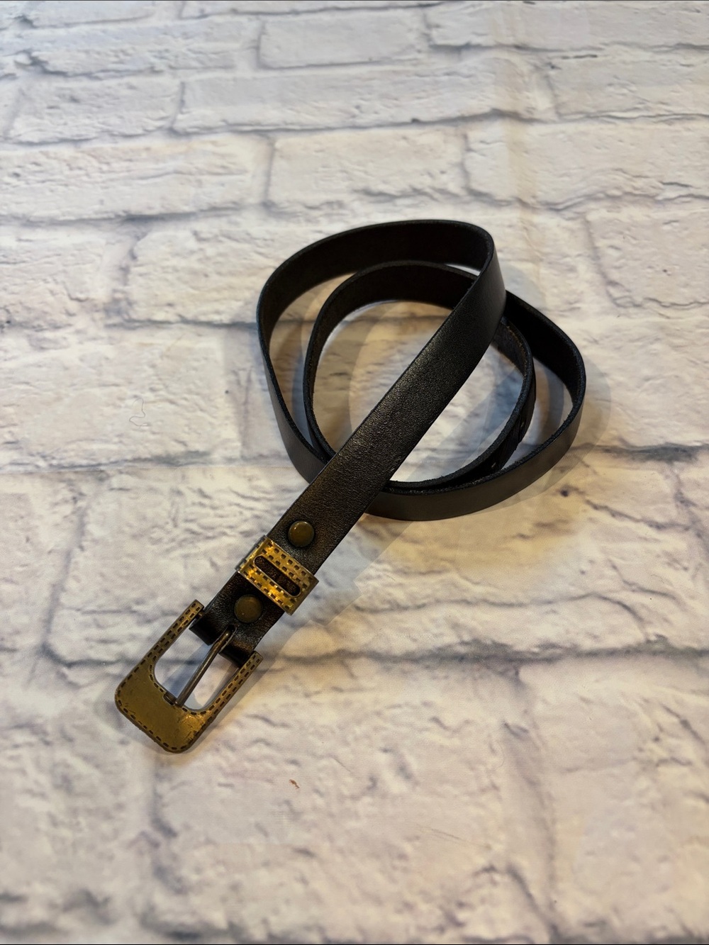 Vintage Classic Slim Black Leather Belt with Antique Gold Buckle Size M/L